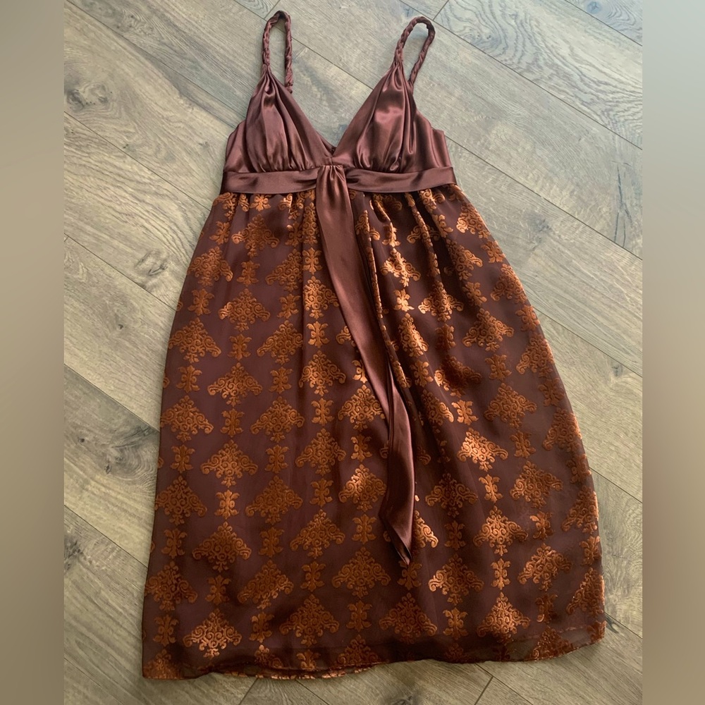 Max & Cleo cocktail dress with fleur-de-lis-inspired pattern size 8P